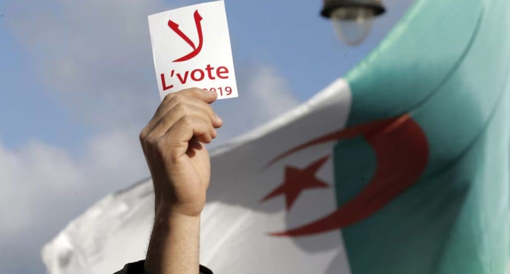 Algérie : rentrée politique entre dialogue et consensus contrôlés