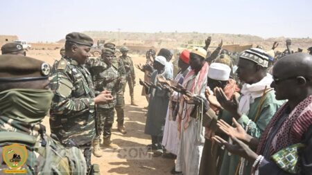 Le président nigérien inspecte la mine d’or de Samira
