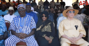 Mali : des milliers de personnes réunies pour un dernier adieu au chanteur Amadou