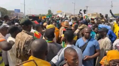 Drone malien abattu : des centaines de manifestants à Bamako