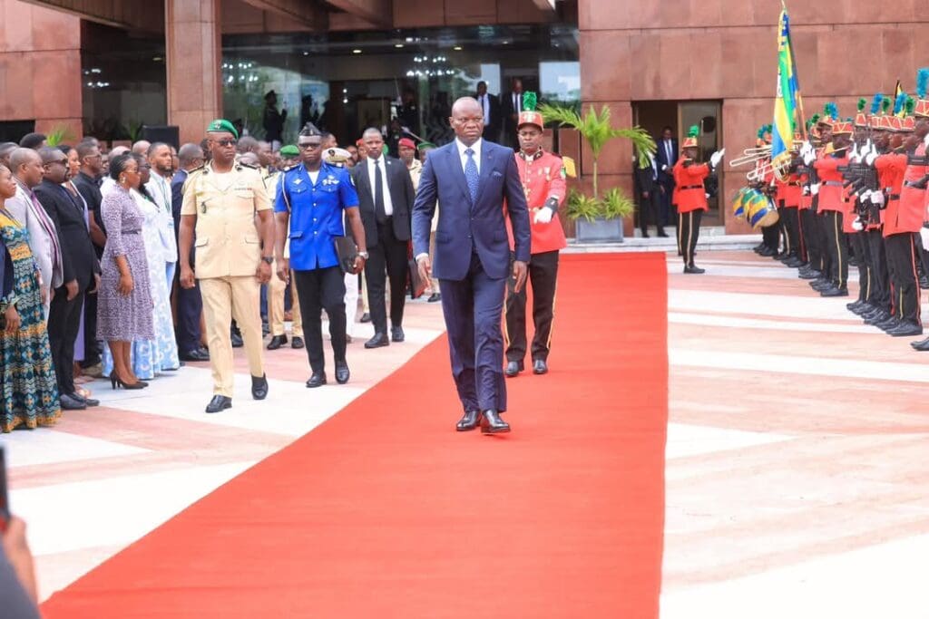 Gabon : le 1er gouvernement de la Ve République nommé