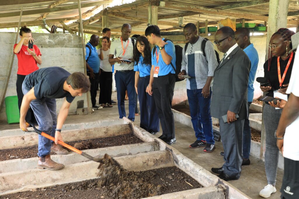 RCI : la FAO finance une ferme de mouches soldats noires