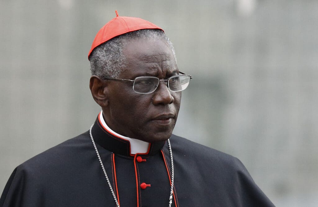 Guinée : Doumbouya soutient le cardinal Sarah avant le conclave