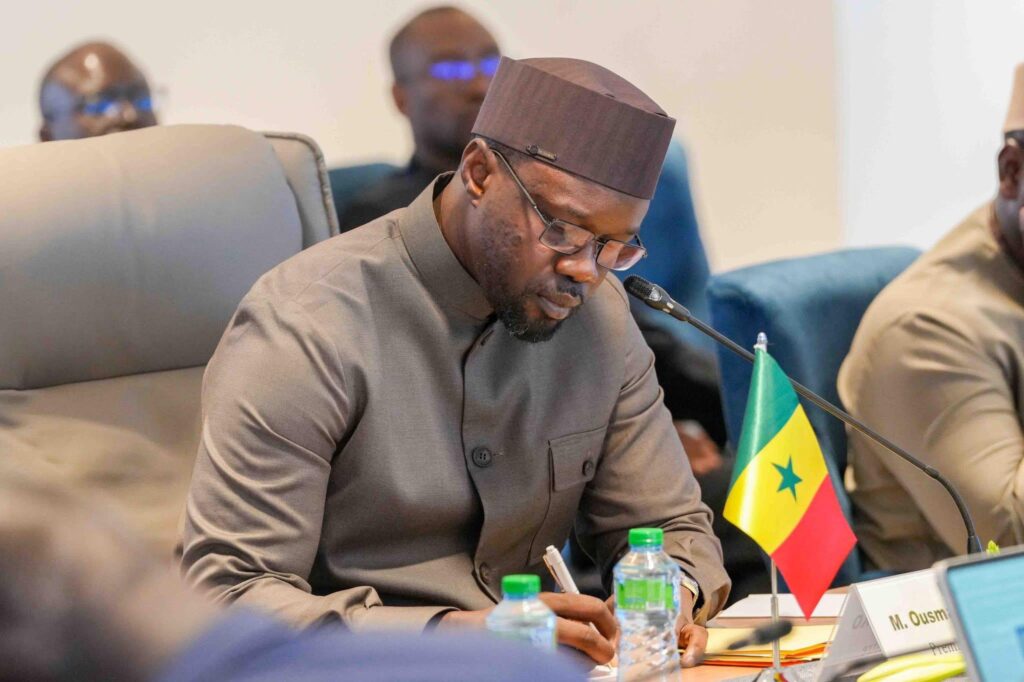 Sonko défend une diplomie affranchie des «complexes coloniaux»
