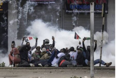 Kenya : un anniversaire d’émeutes marqué par la violence