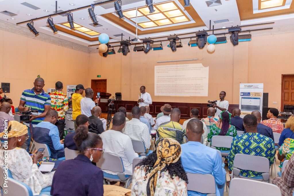 Bénin : l’ANIP présente la LEI aux partis et à la société civile