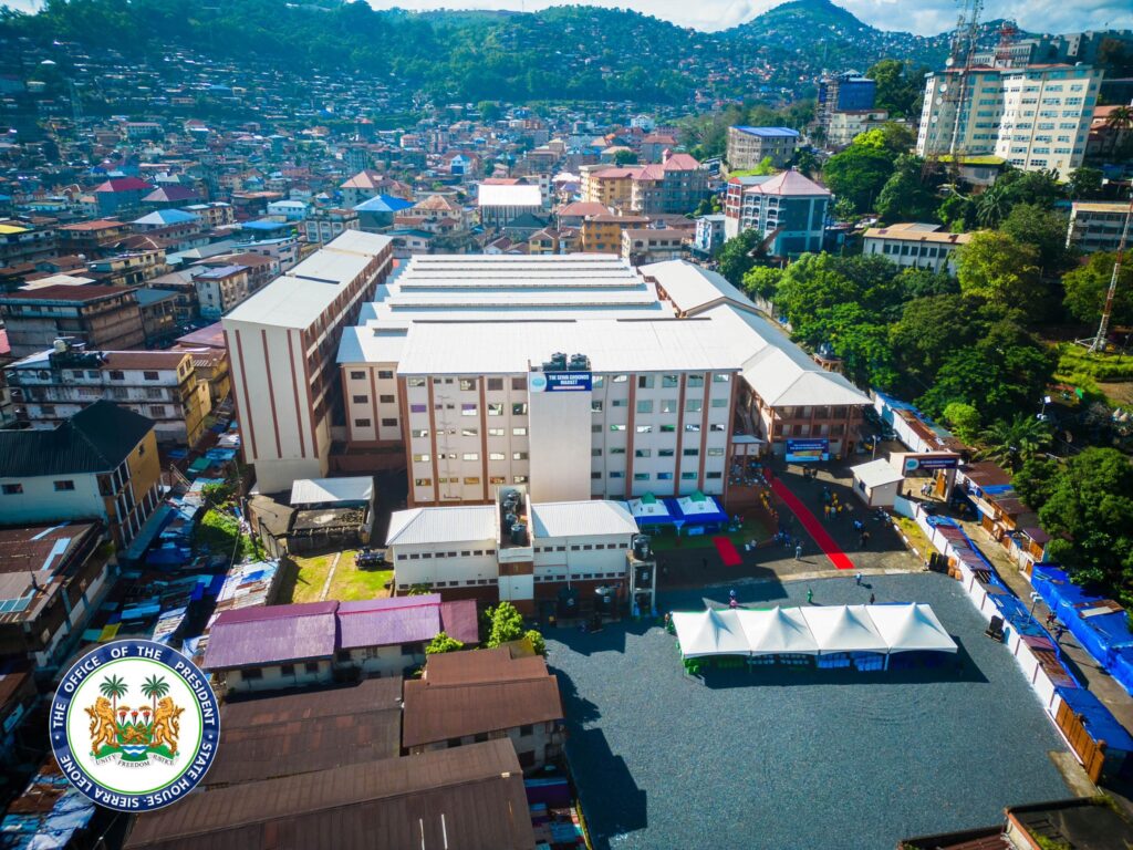 Sierra Léone : Maada Bio inaugure un nouveau marché à Freetown