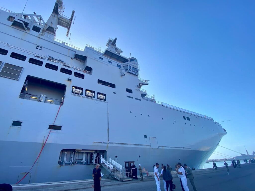 Le navire Tonnerre à Casablanca, en route pour le Golfe de Guinée
