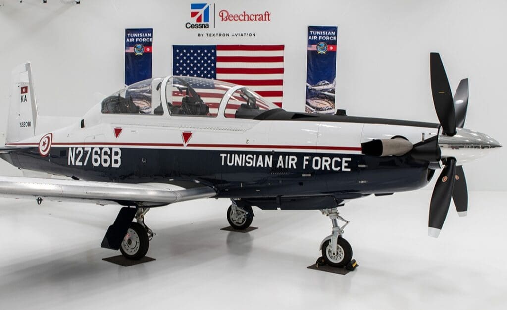 Les États-Unis livrent quatre avions T-6C à la Tunisie
