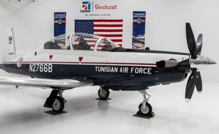 Les États-Unis livrent quatre avions T-6C à la Tunisie