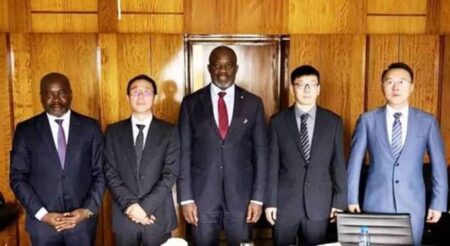 Gabon : des investisseurs chinois intéressés par le manganèse