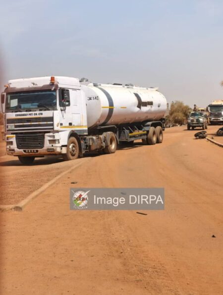 Mali : l’armée sécurise un convoi de carburant vers Gao
