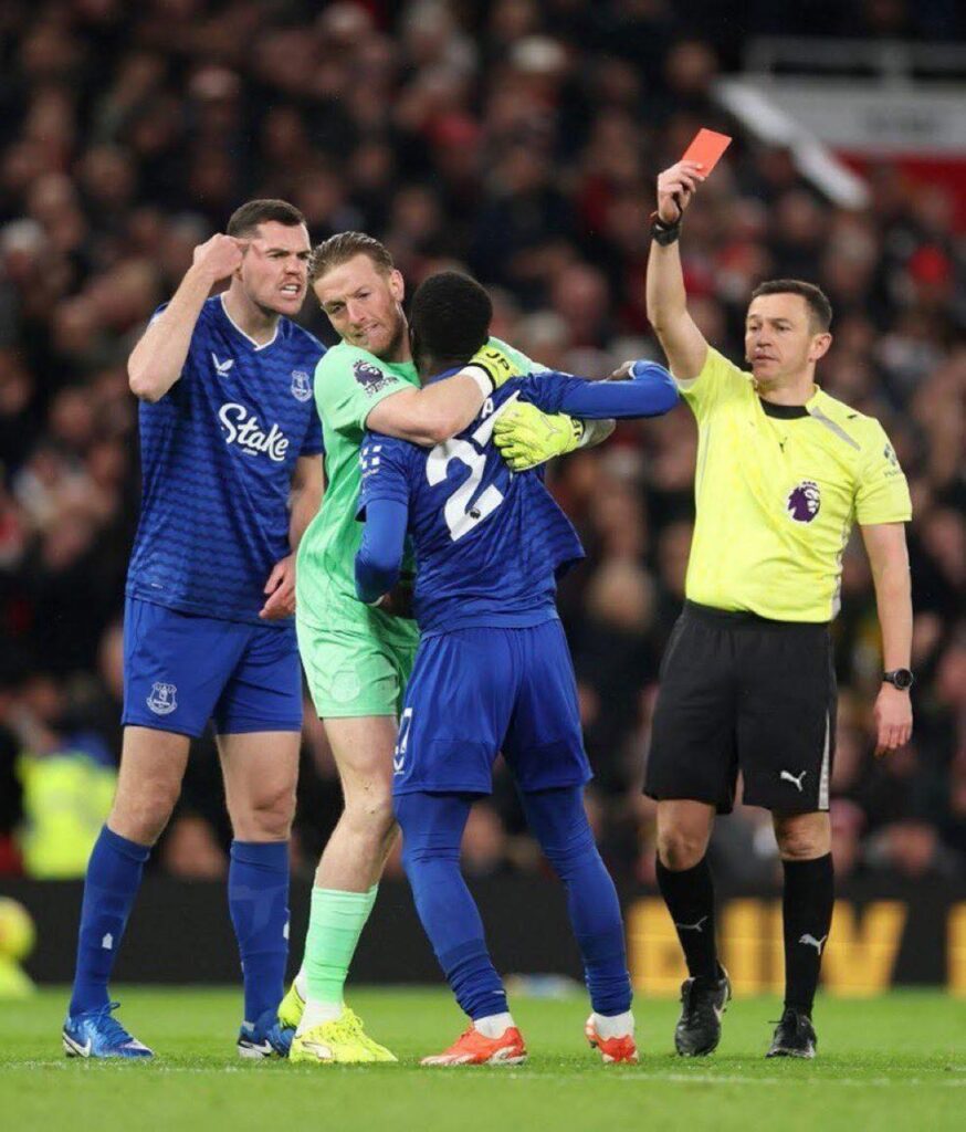 Everton : Idrissa Gana Gueye voit rouge à Old Trafford