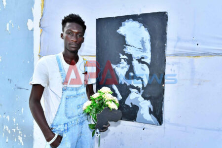 Dakar : Maha Seck, 25 ans, transforme sa terrasse en scène artistique