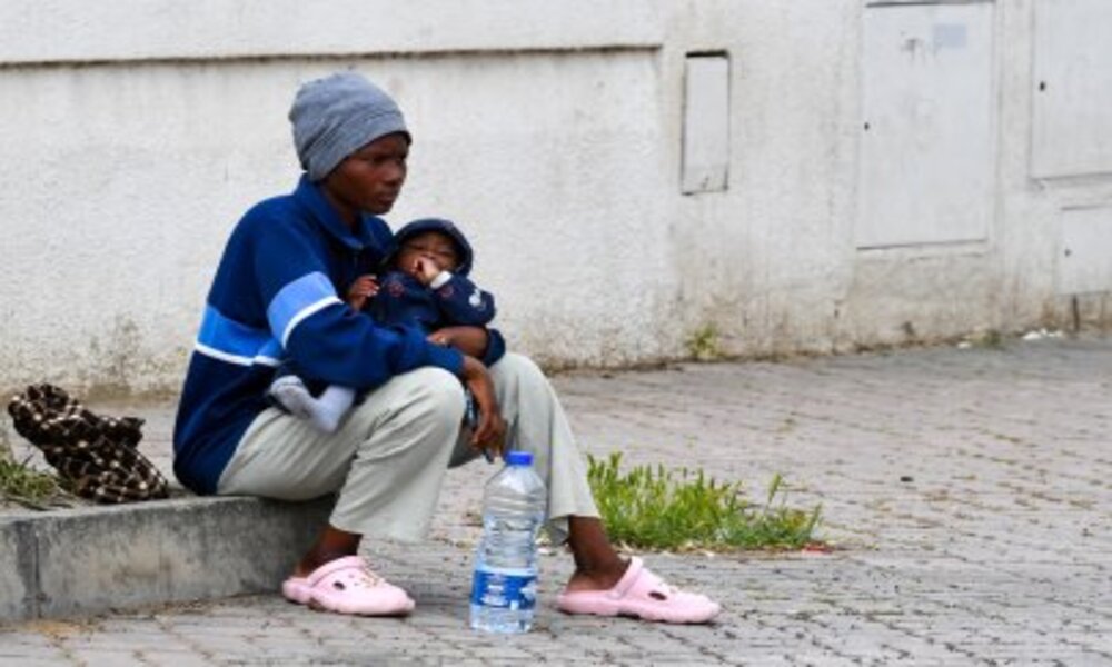 Tunisie: détention de femmes et d’enfants migrants pour mendicité