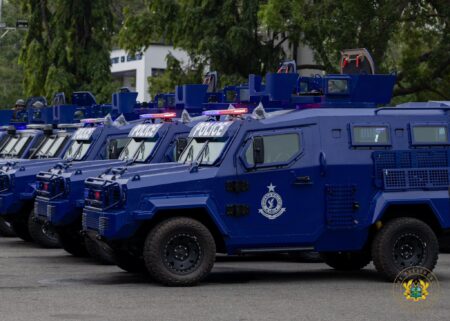 Ghana : Mahama remet 40 véhicules blindés à la police
