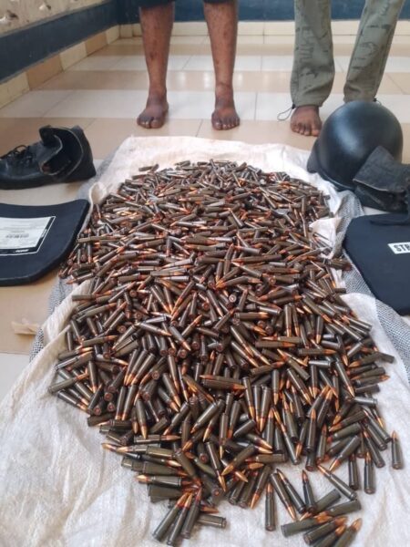 Ghana : 2 600 munitions d’AK-47 saisies, deux suspects arrêtés