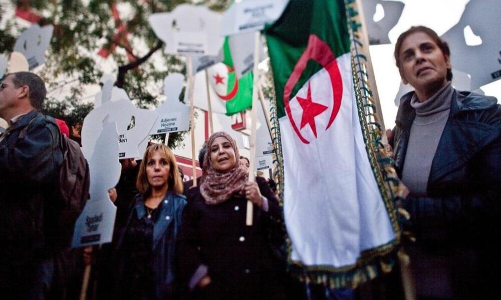 Algérie: vers une régularisation des expatriés sans-papiers | APAnews -  Agence de Presse Africaine