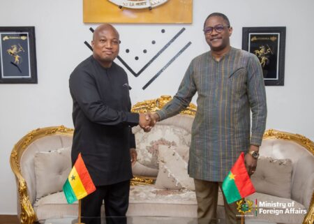 Le ministre ghanéen des Affaires étrangères à Ouagadougou
