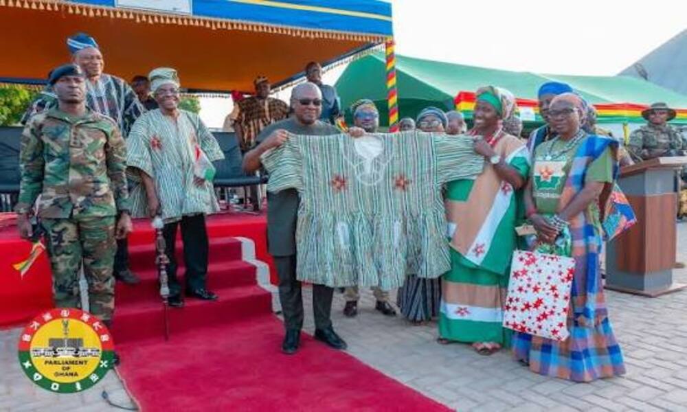 Fugu Day : le Ghana promeut une tenue «royale» moquée en Zambie
