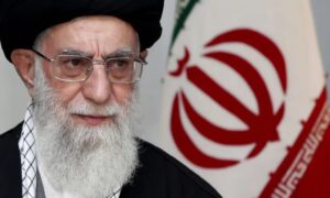 Iran : Report des funérailles de Khamenei prévues mercredi