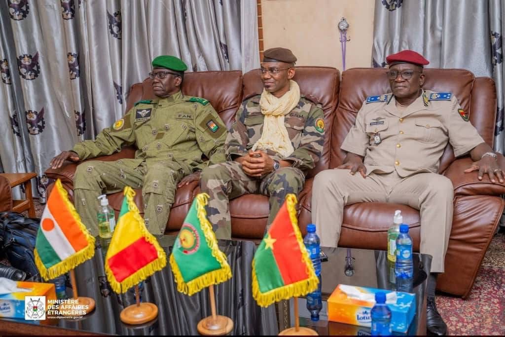 AES : des ministres du Mali et du Niger à Ouagadougou