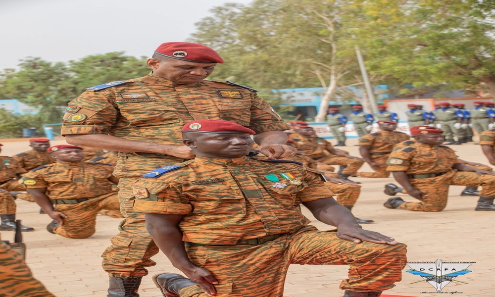 Burkina: un sergent distingué pour bravoure contre le terrorisme