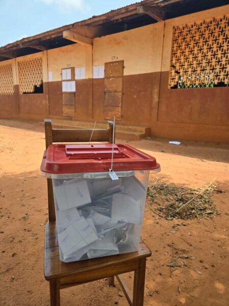 Présidentielle au Bénin: les bureaux ferment après un vote calme