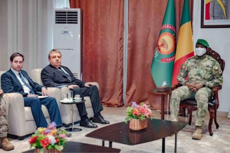Mali : Assimi Goïta réapparaît aux côtés de l’ambassadeur russe