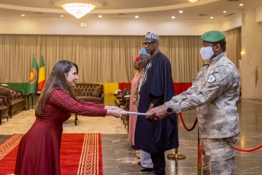 Quatre nouveaux ambassadeurs résidents accrédités au Mali