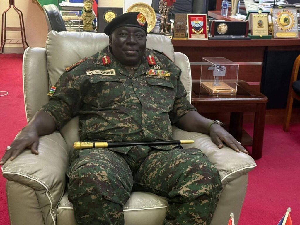 Barrow accepte la démission du Chef d’état-major de l’armée