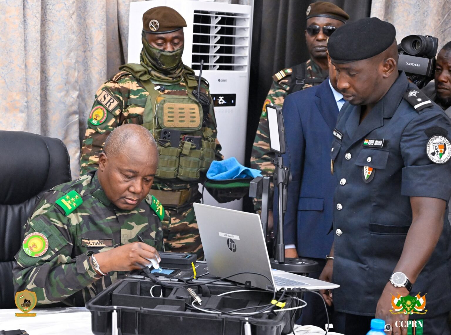 Niger : Tiani enrôlé pour le passeport biométrique AES