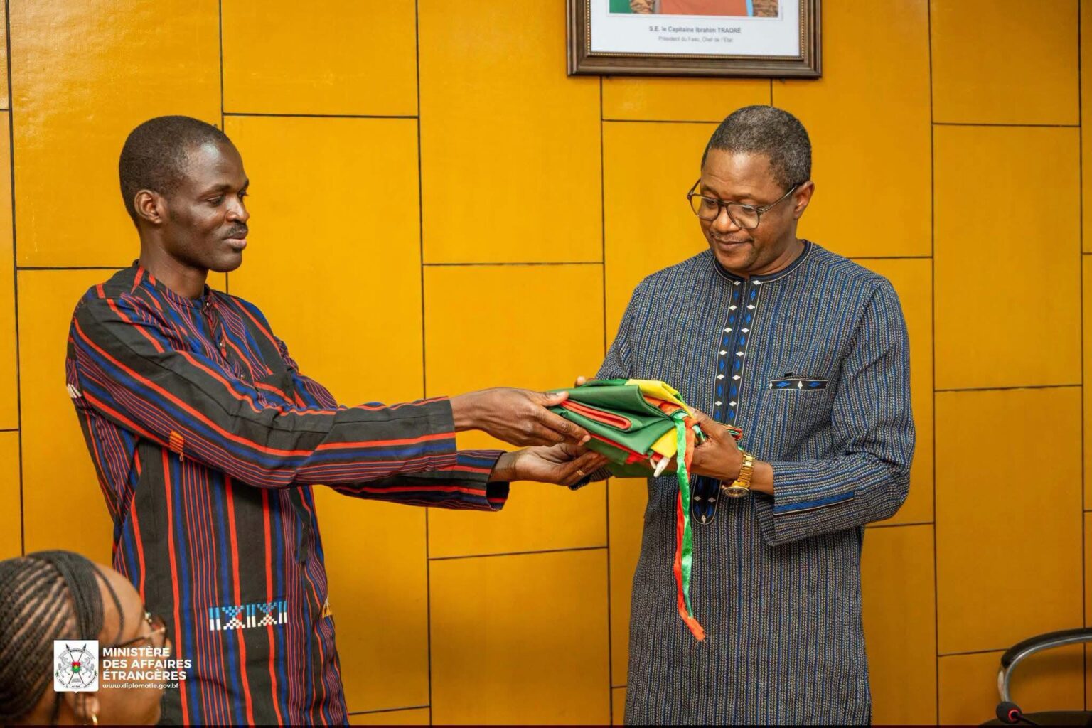 Les diplomates burkinabè rentrent de Paris