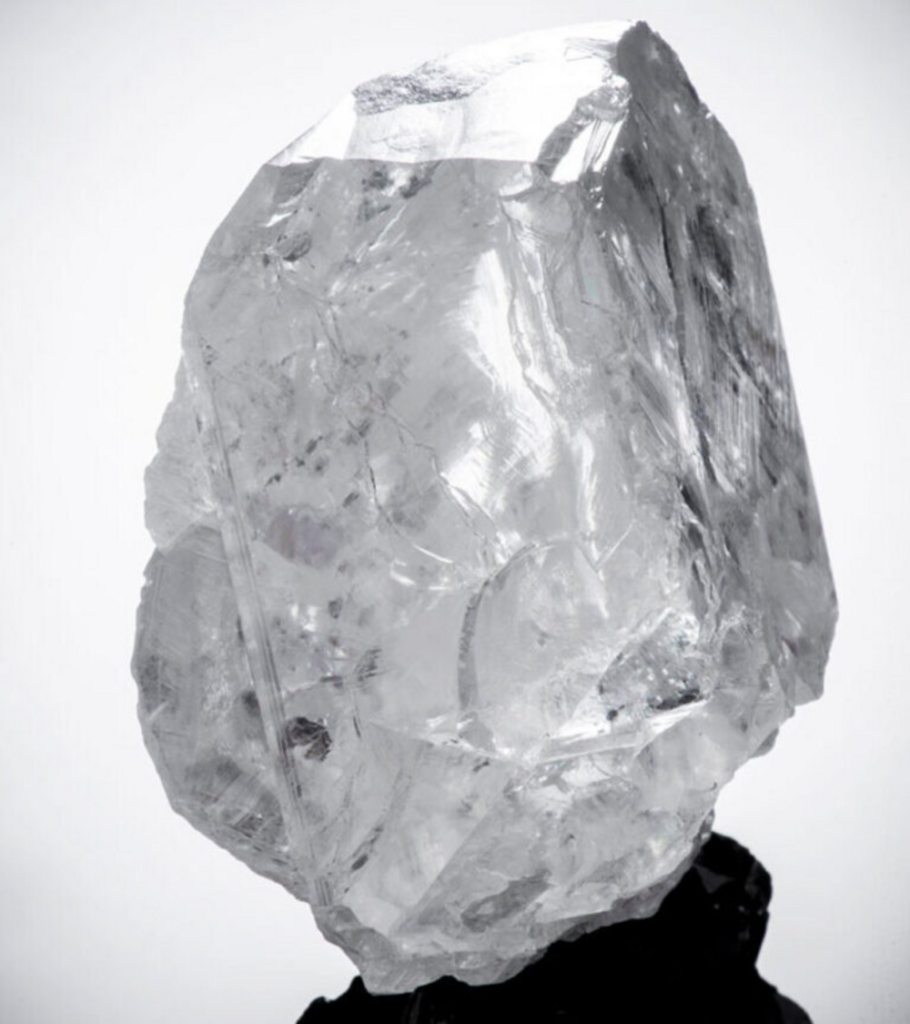 Botswana : un diamant brut de 1 305 carats découvert à Karowe