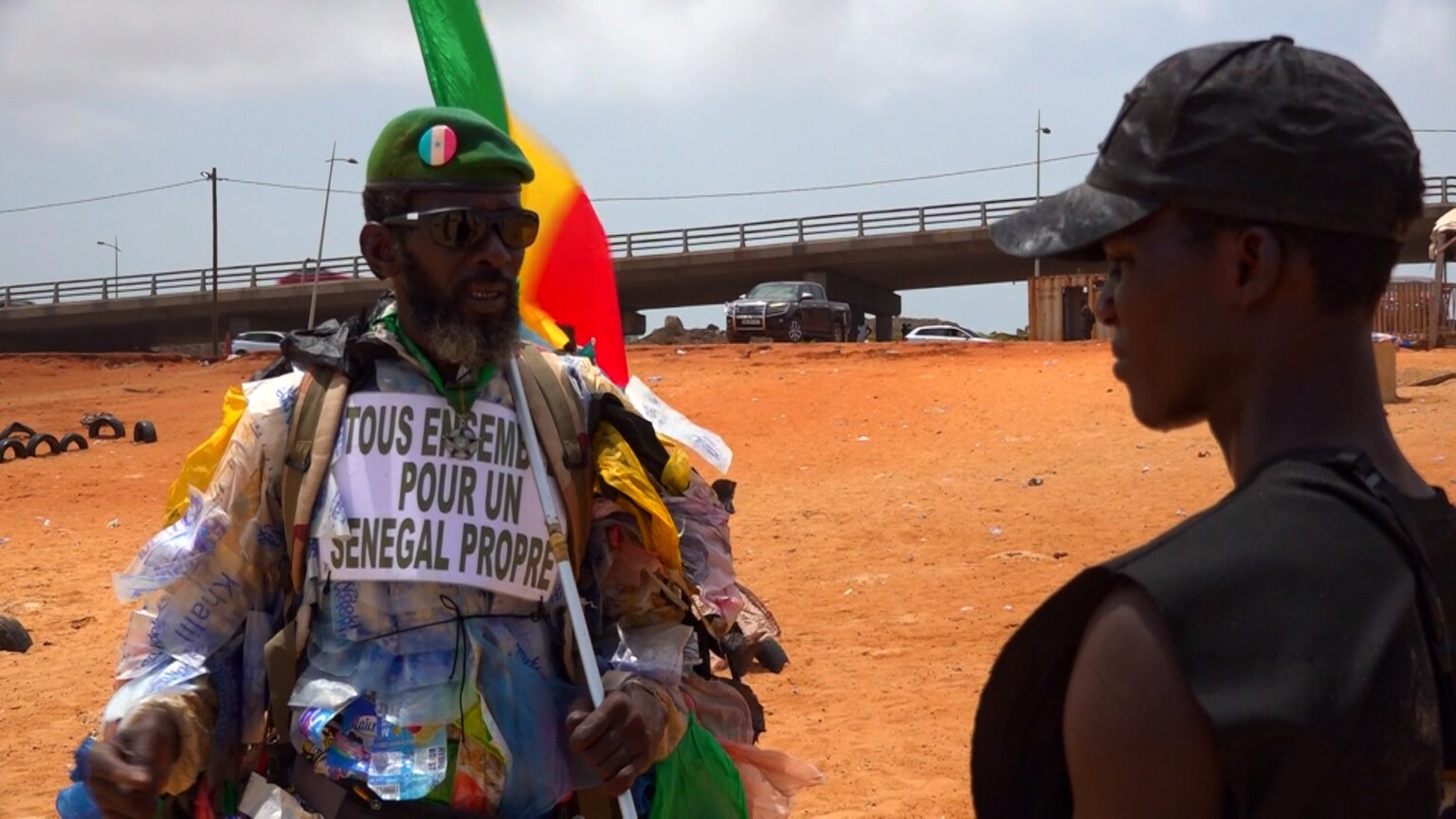 Sénégal/Malibu Plage : le combat de « Plastic Man » avant les JOJ