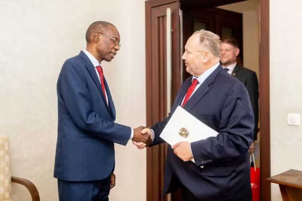 Sénégal : Cheikh Niang reçoit les ambassadeurs désignés d’Autriche et d’Oman