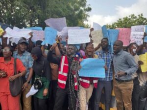 Gambie : des étudiants manifestent pour réclamer des aides sociales