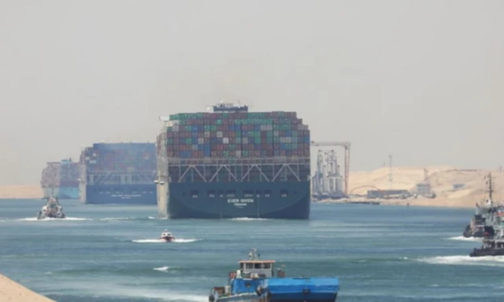 Canal de Suez : résilience du trafic de fret malgré la crise